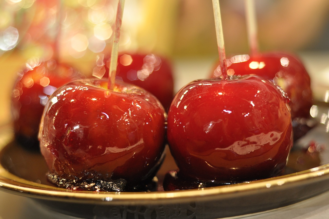 Turn Your Kitchen Into A Carnival With These Cannabis Caramel Apples
